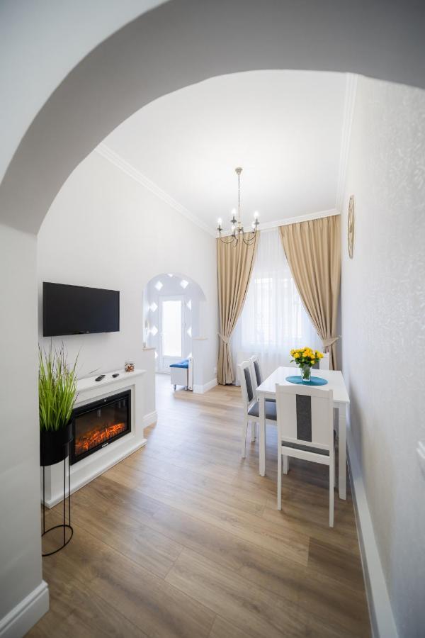 Bluesky Ultra-Central Premium Apartment Oradea Exterior photo